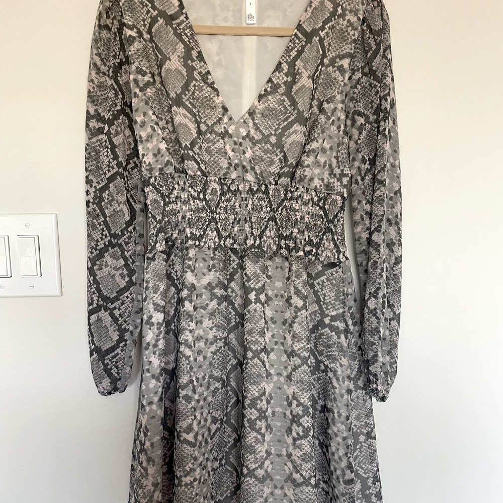 Gray snake print, cinched waist, balloon sleeve dress